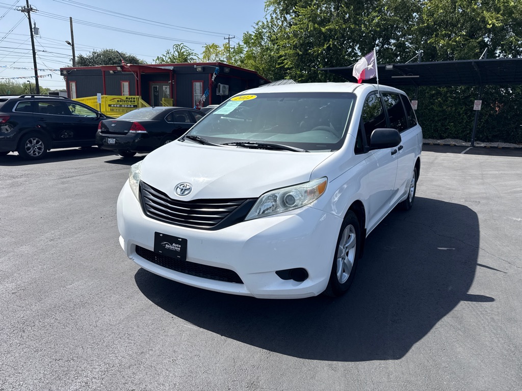 Photo 7 of this TOYOTA SIENNA