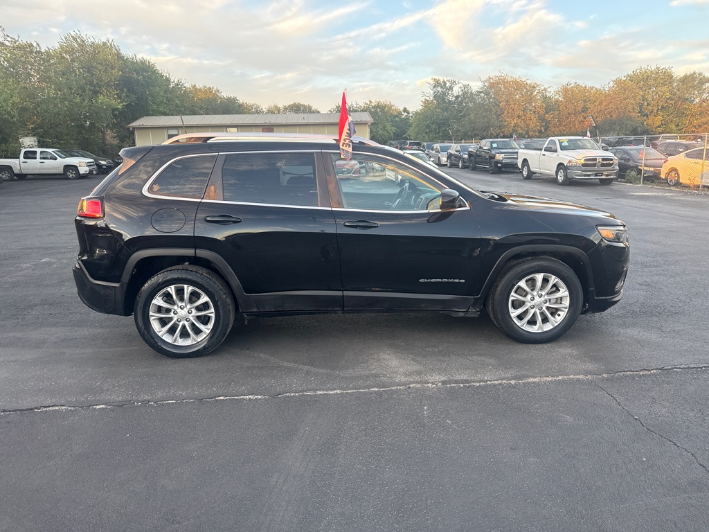 Photo 2 of this JEEP CHEROKEE