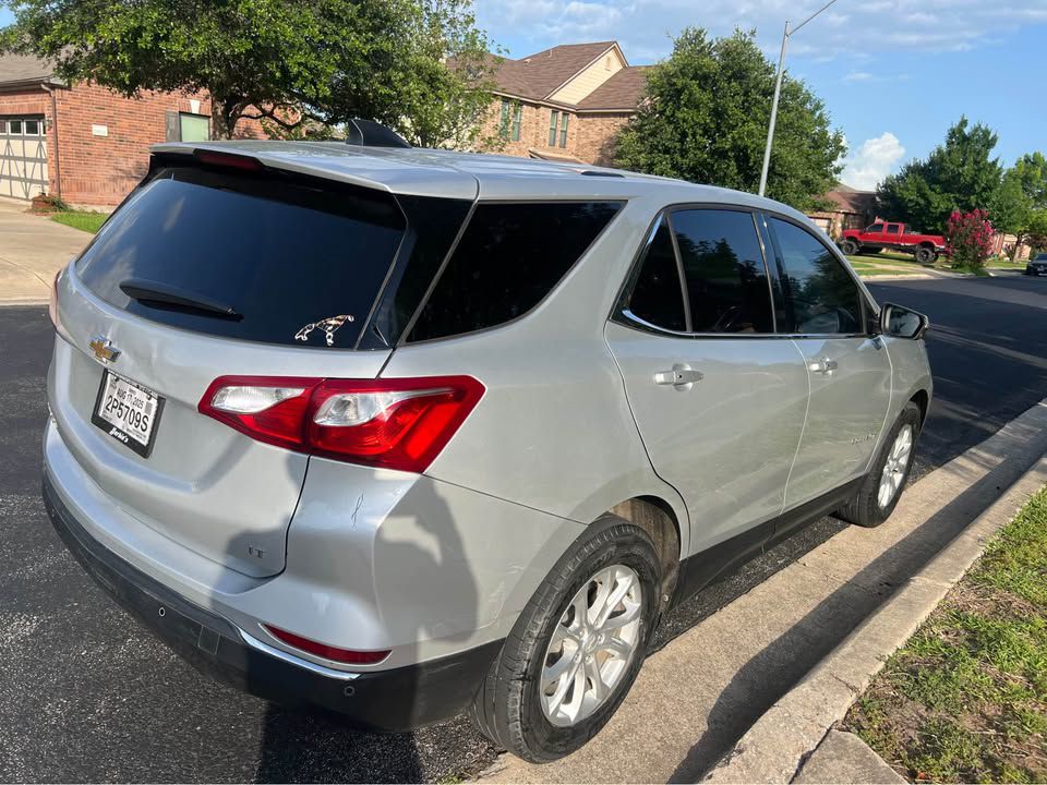 Photo 4 of this CHEVROLET EQUINOX