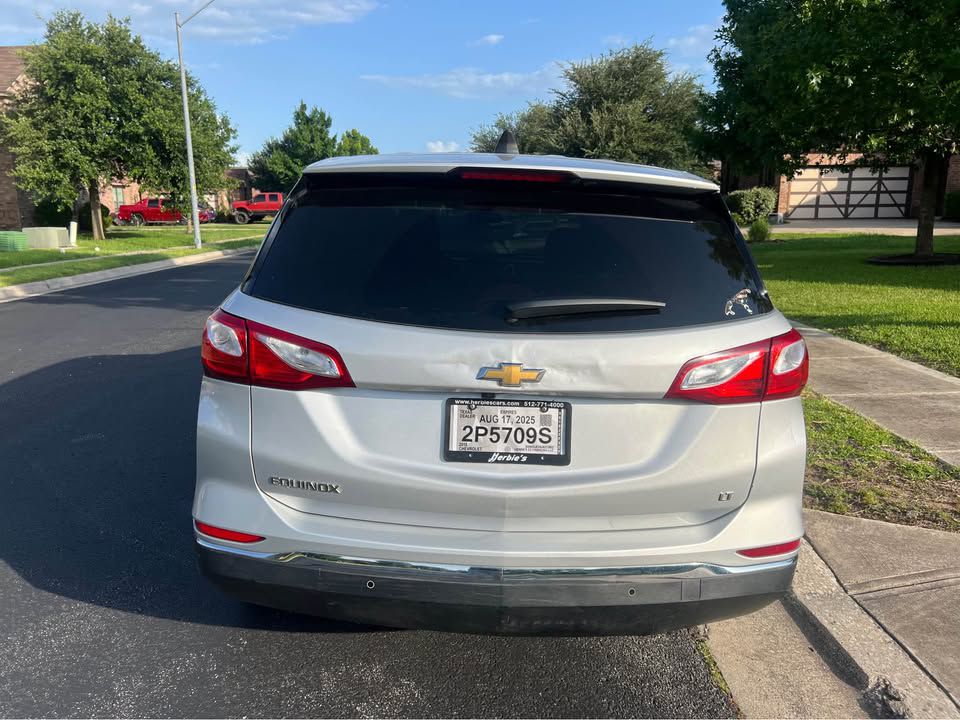 Photo 5 of this CHEVROLET EQUINOX