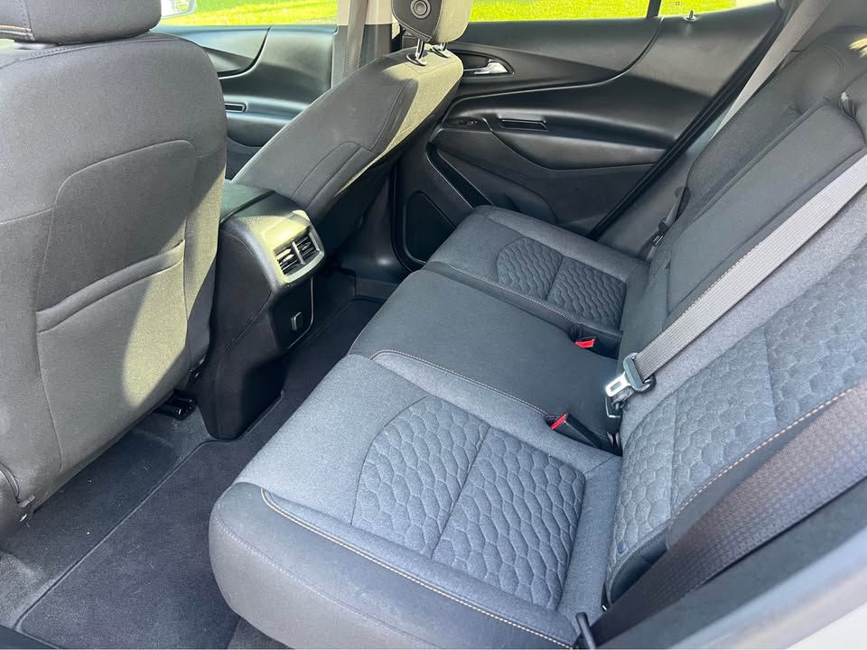 Photo 7 of this CHEVROLET EQUINOX