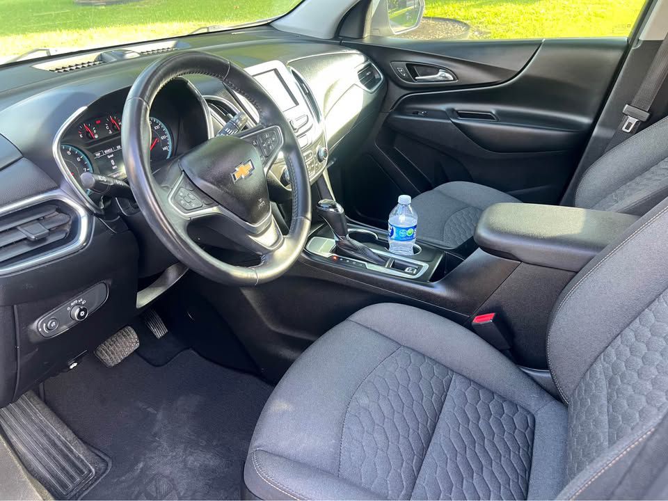 Photo 8 of this CHEVROLET EQUINOX