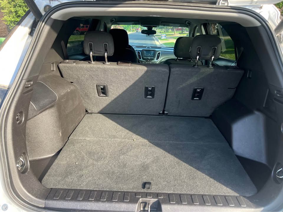 Photo 10 of this CHEVROLET EQUINOX