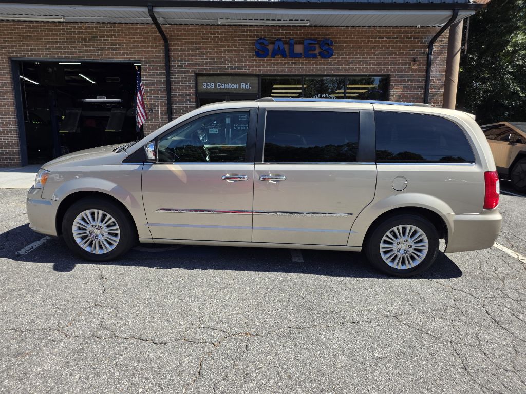 Photo 2 of this CHRYSLER TOWN AND COUNTR