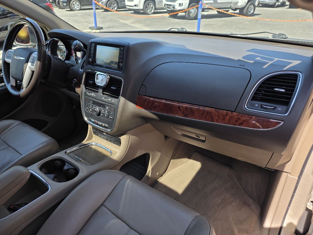 Photo 29 of this CHRYSLER TOWN AND COUNTR