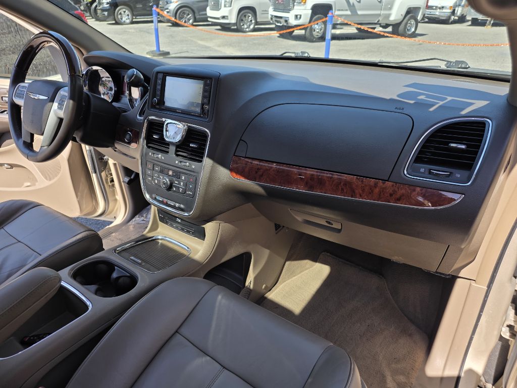 Photo 20 of this CHRYSLER TOWN AND COUNTR