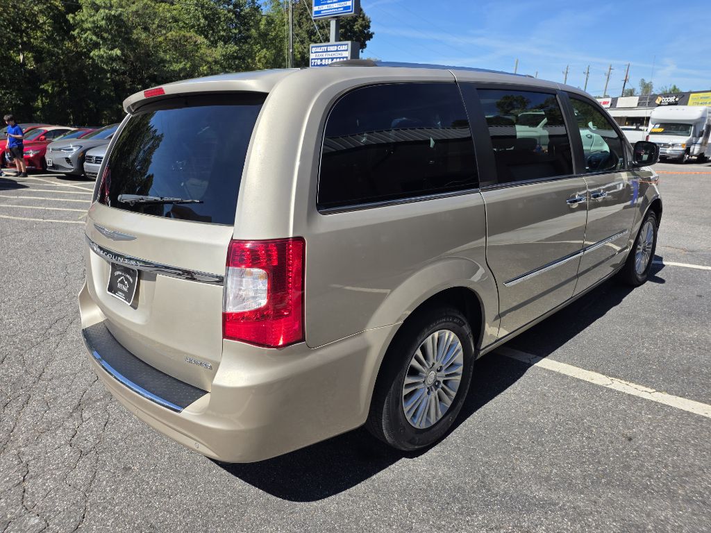 Photo 5 of this CHRYSLER TOWN AND COUNTR