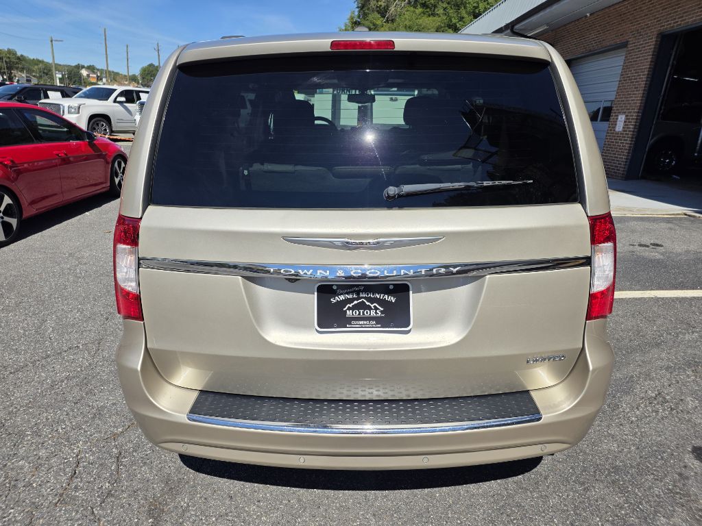 Photo 4 of this CHRYSLER TOWN AND COUNTR