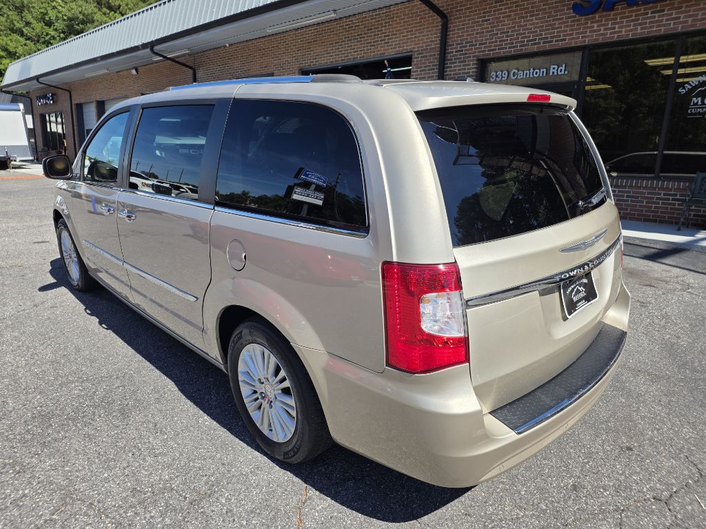 Photo 3 of this CHRYSLER TOWN AND COUNTR