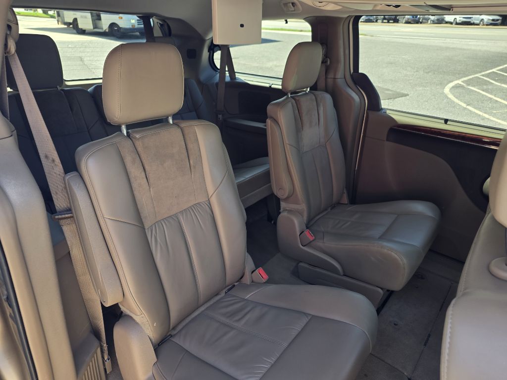Photo 30 of this CHRYSLER TOWN AND COUNTR