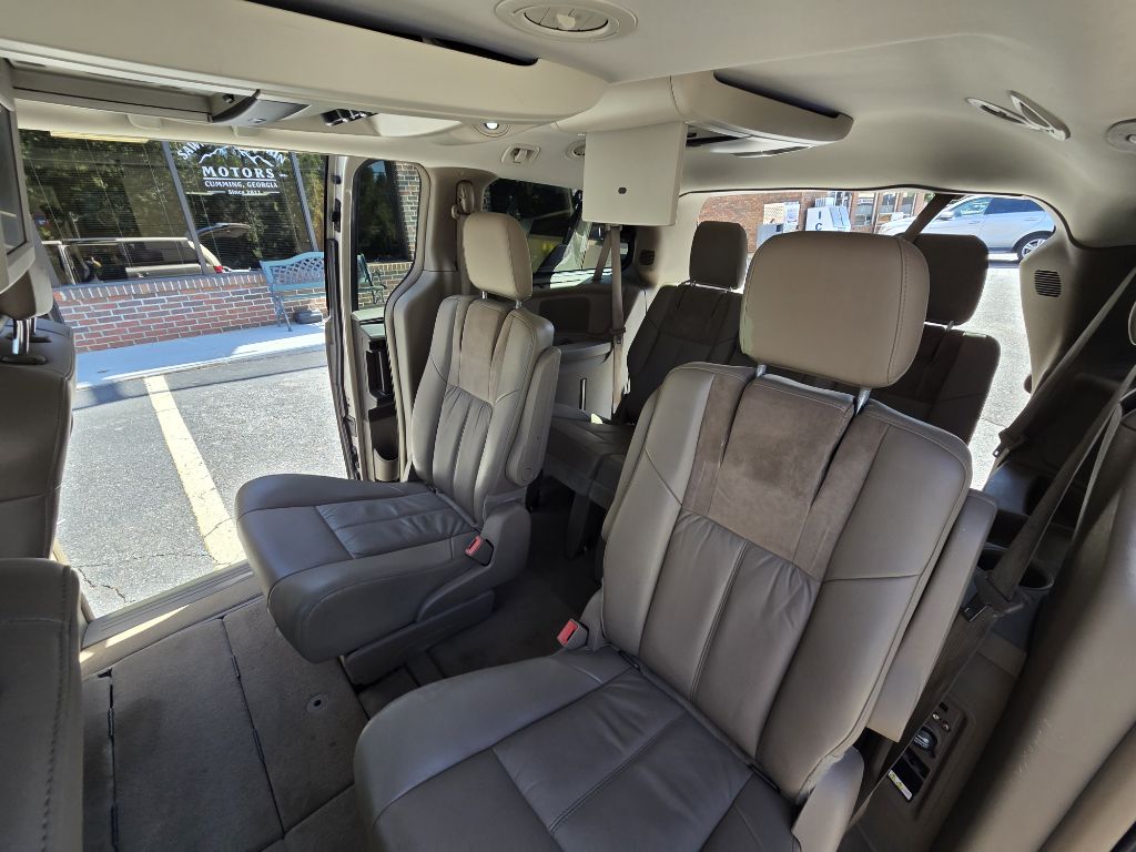 Photo 26 of this CHRYSLER TOWN AND COUNTR
