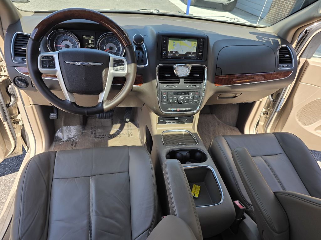 Photo 27 of this CHRYSLER TOWN AND COUNTR