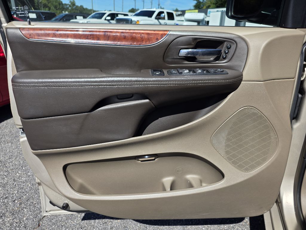 Photo 12 of this CHRYSLER TOWN AND COUNTR