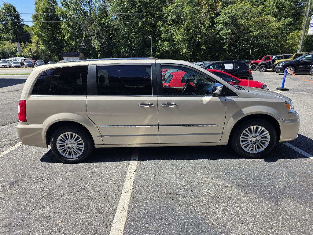 Photo 6 of this CHRYSLER TOWN AND COUNTR