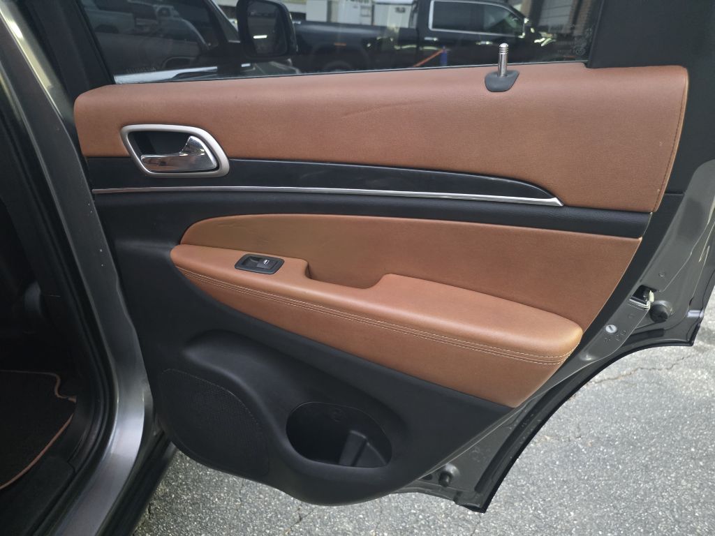 Photo 19 of this JEEP GRAND CHEROKEE