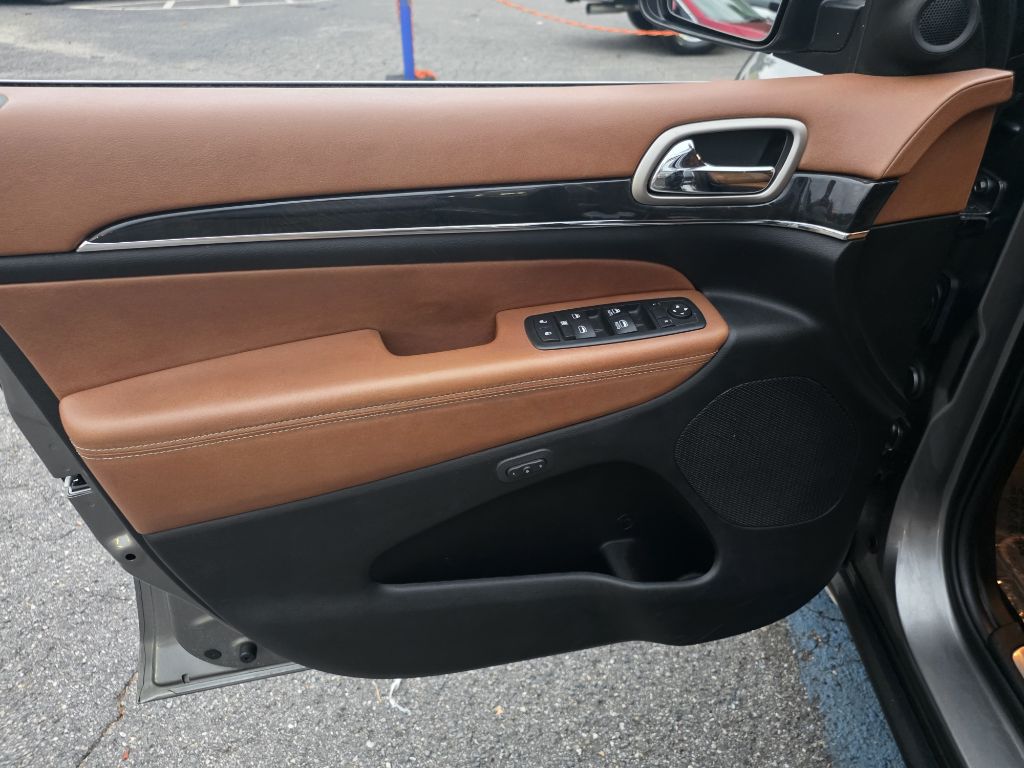 Photo 11 of this JEEP GRAND CHEROKEE