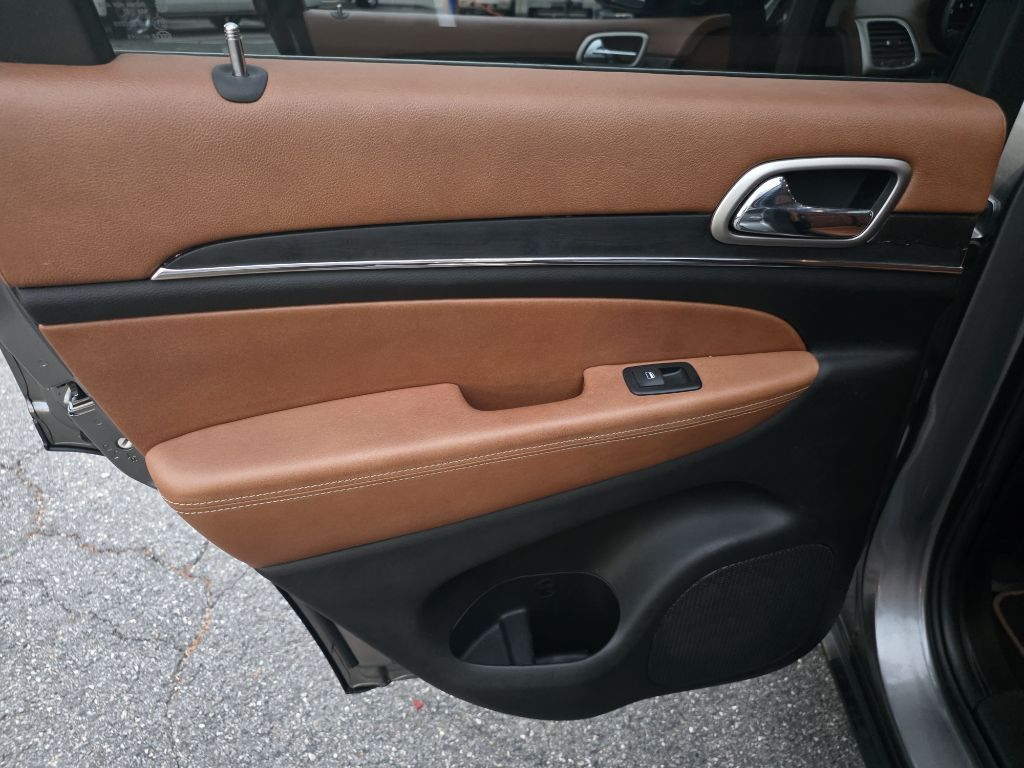 Photo 18 of this JEEP GRAND CHEROKEE