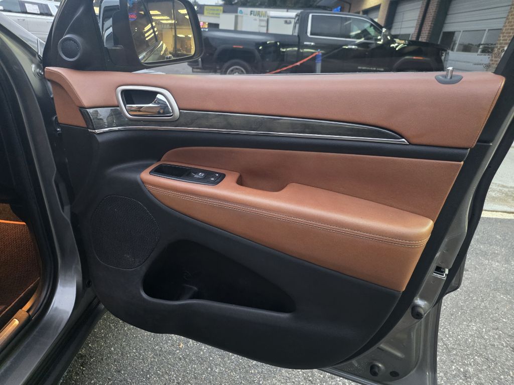 Photo 22 of this JEEP GRAND CHEROKEE