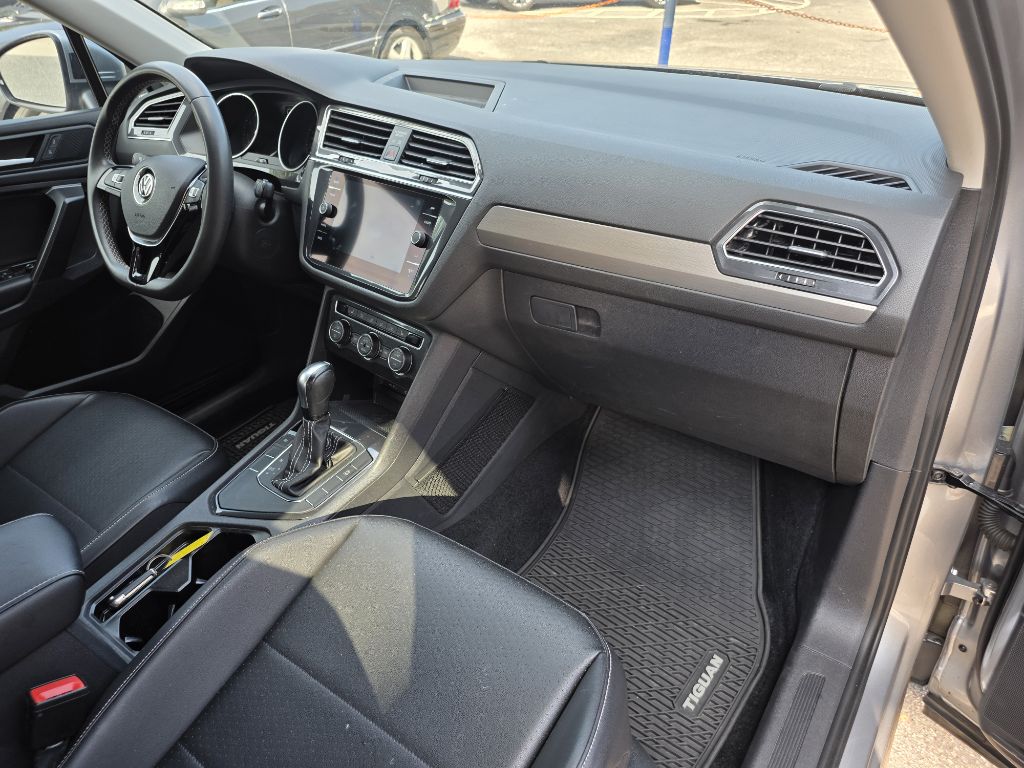 Photo 24 of this VOLKSWAGEN TIGUAN