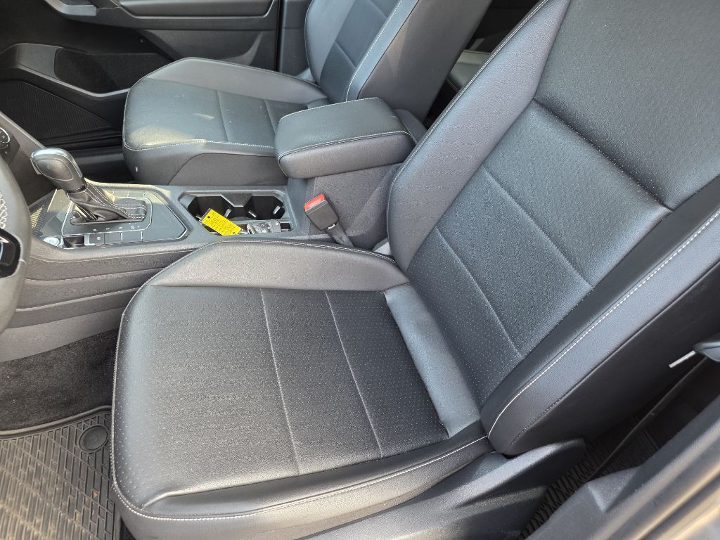 Photo 10 of this VOLKSWAGEN TIGUAN