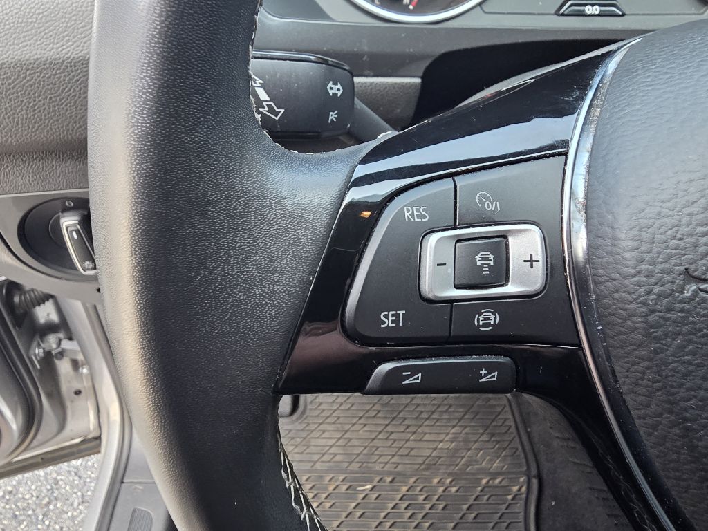Photo 14 of this VOLKSWAGEN TIGUAN
