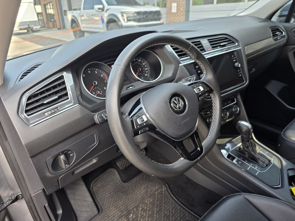 Photo 9 of this VOLKSWAGEN TIGUAN