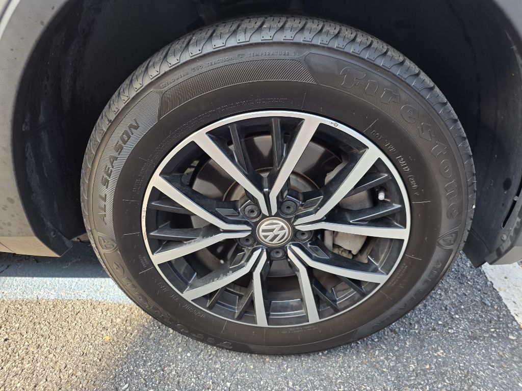 Photo 26 of this VOLKSWAGEN TIGUAN