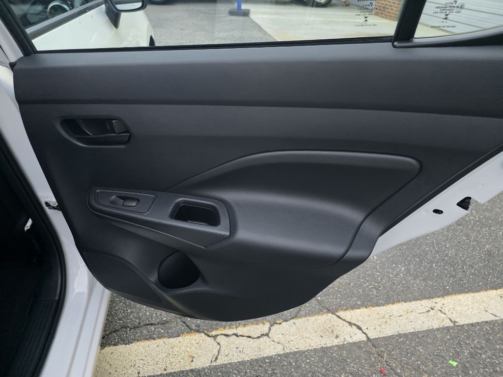 Photo 15 of this NISSAN VERSA