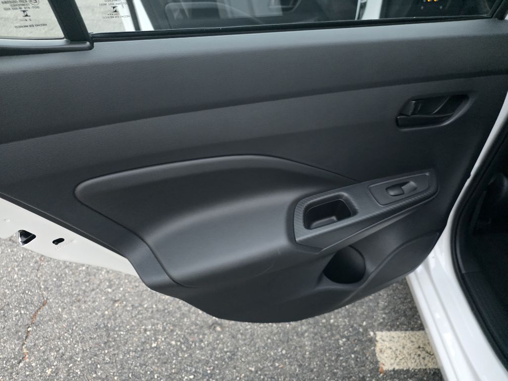 Photo 13 of this NISSAN VERSA