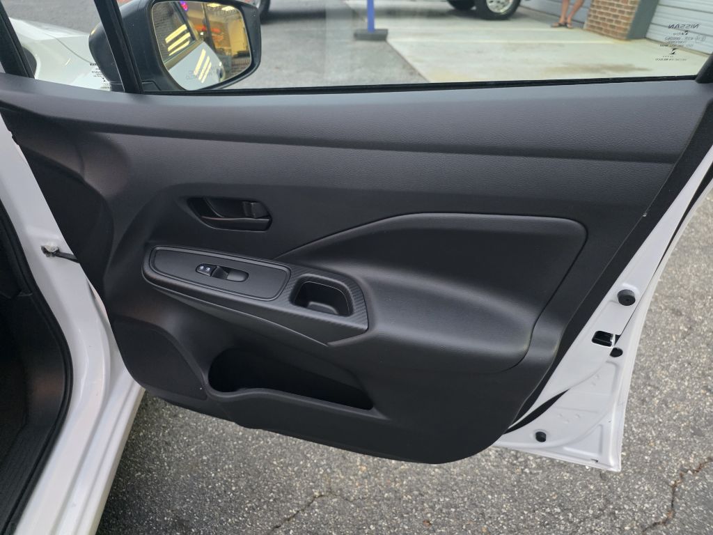 Photo 20 of this NISSAN VERSA