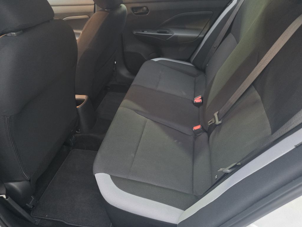Photo 14 of this NISSAN VERSA