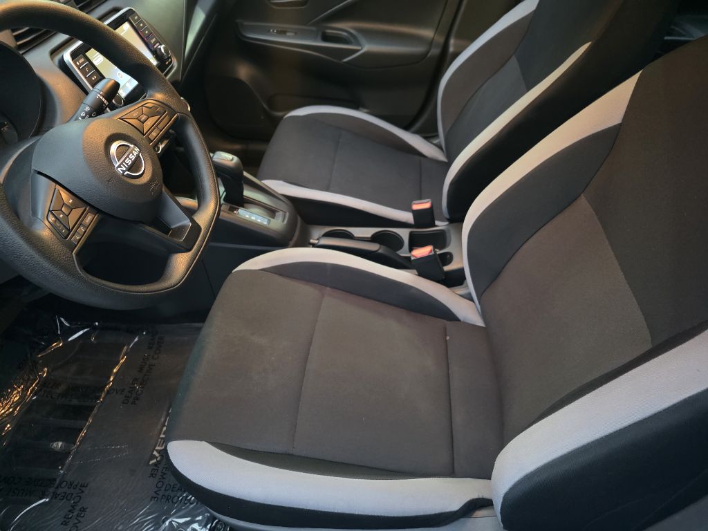 Photo 12 of this NISSAN VERSA