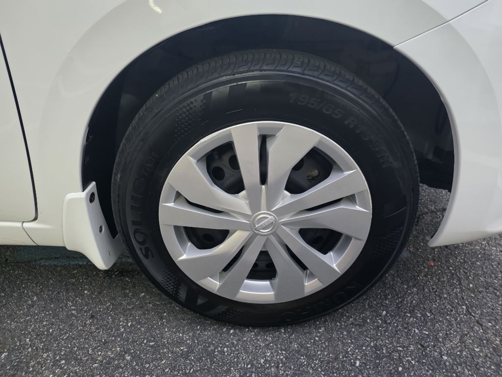 Photo 21 of this NISSAN VERSA