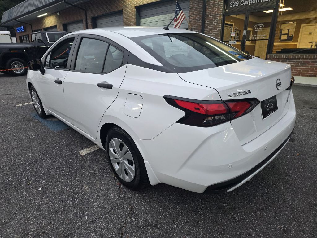 Photo 3 of this NISSAN VERSA