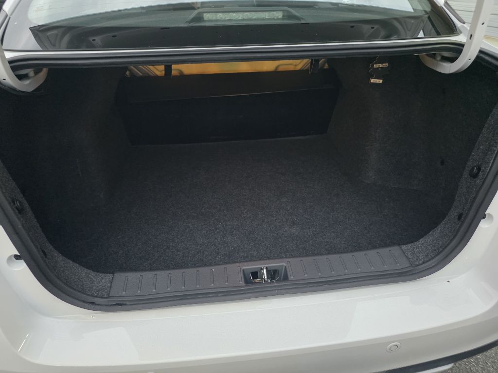 Photo 17 of this NISSAN VERSA