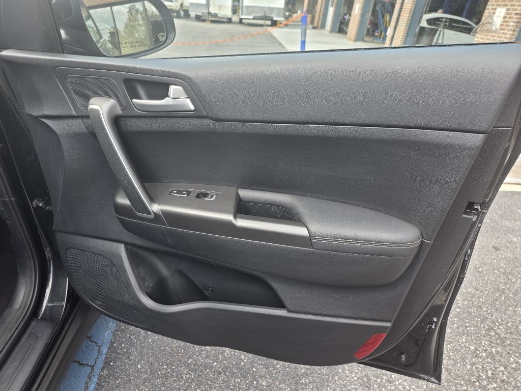 Photo 24 of this KIA SPORTAGE
