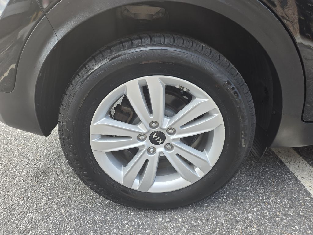 Photo 25 of this KIA SPORTAGE