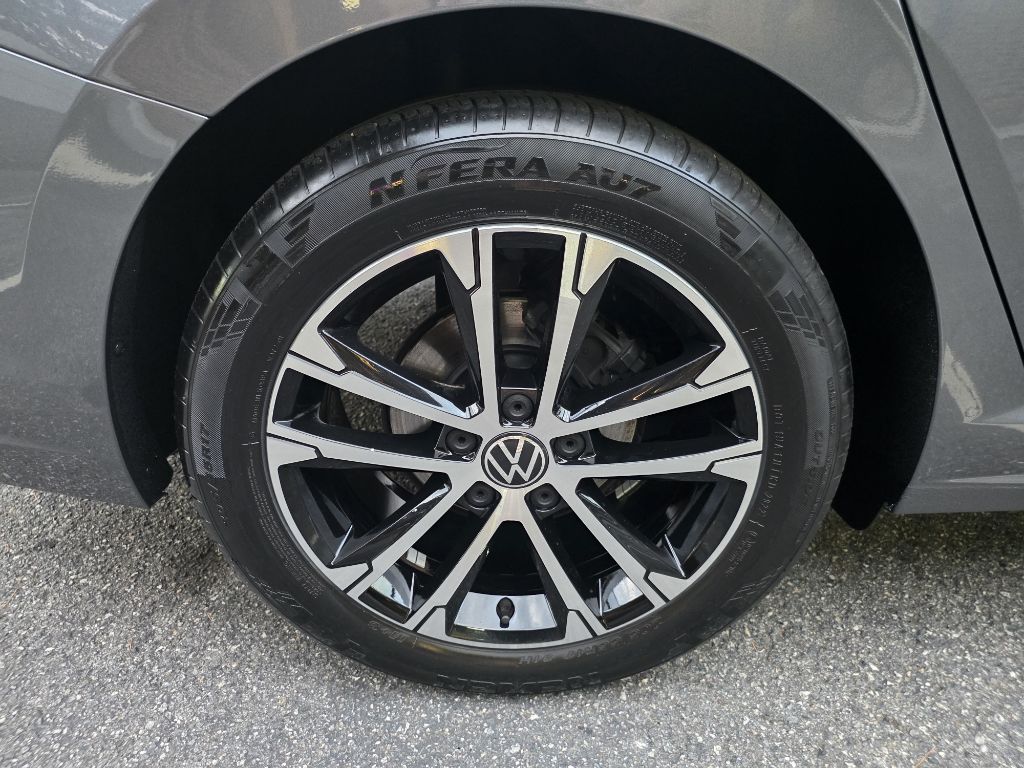 Photo 24 of this VOLKSWAGEN JETTA