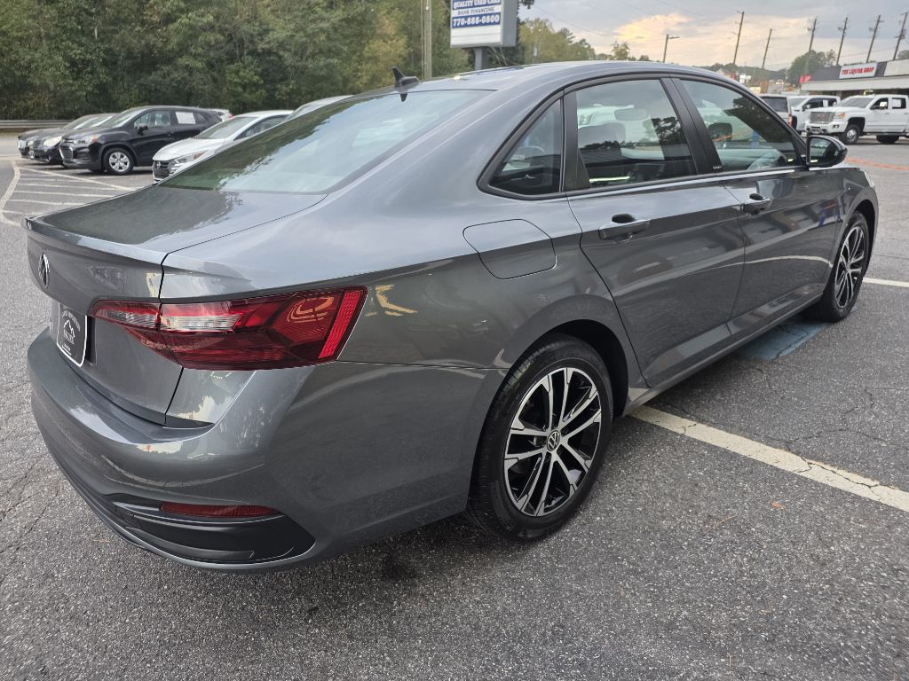 Photo 5 of this VOLKSWAGEN JETTA