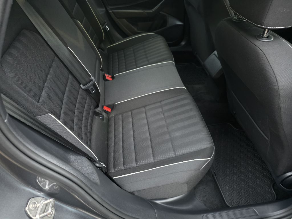 Photo 21 of this VOLKSWAGEN JETTA