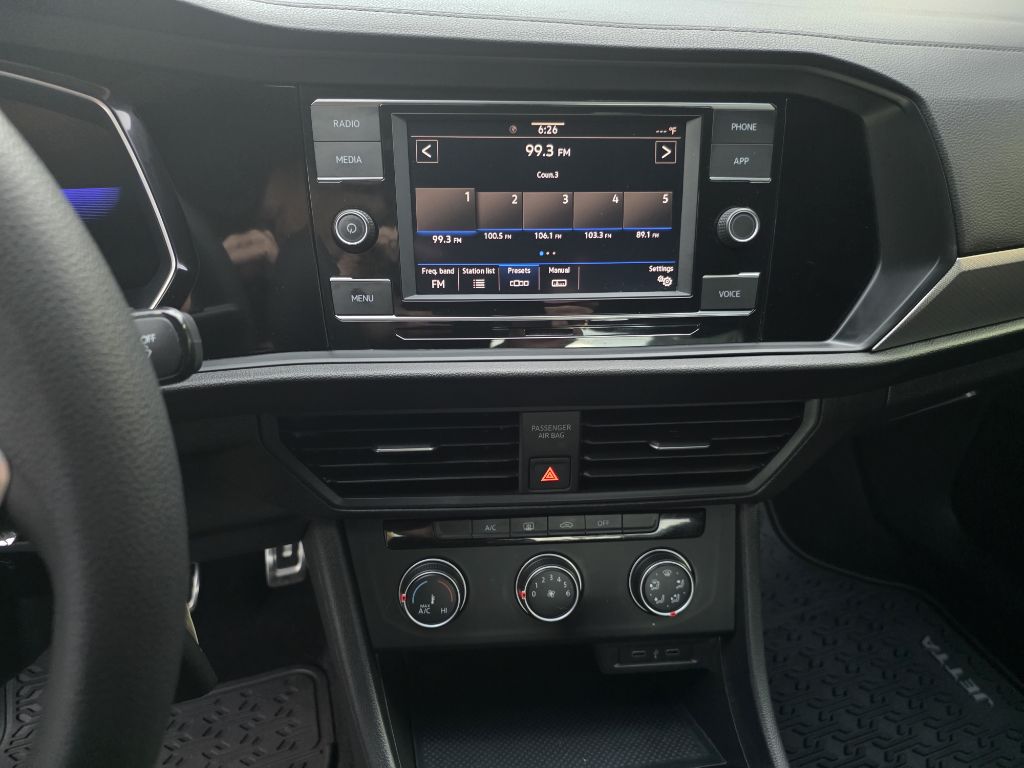 Photo 11 of this VOLKSWAGEN JETTA