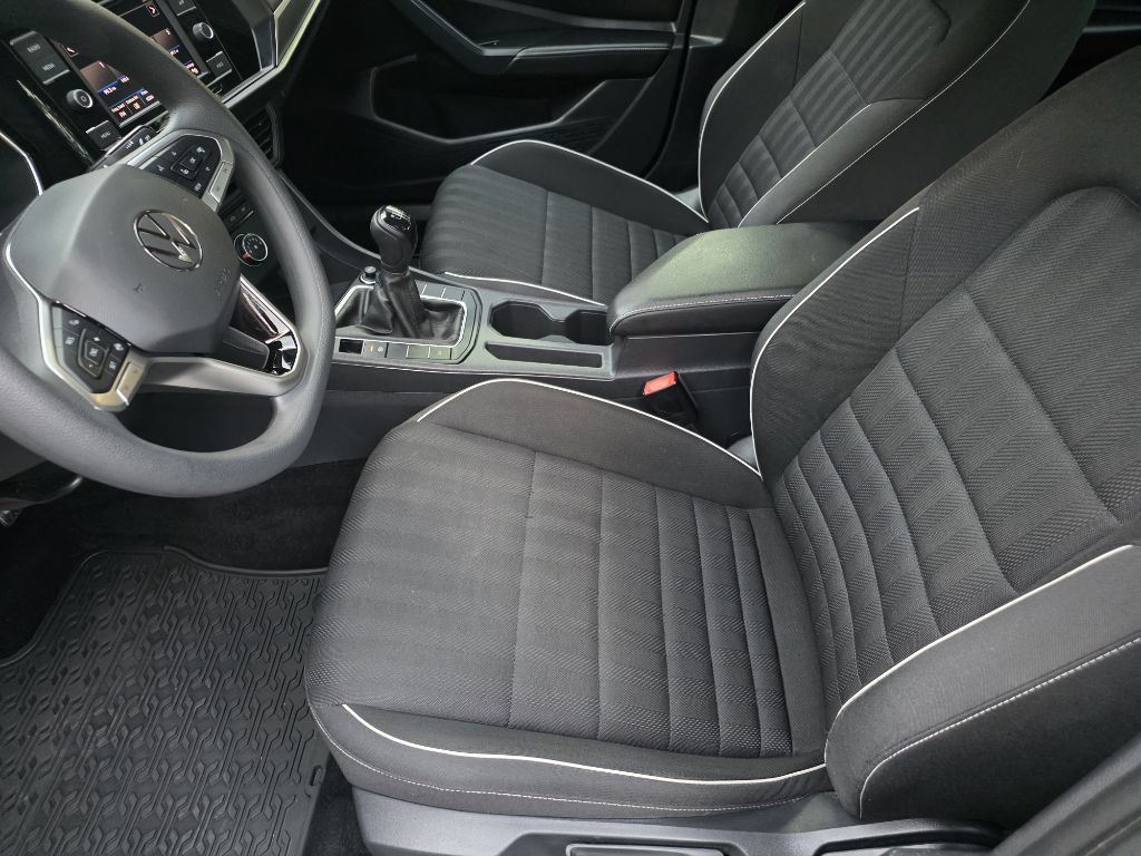 Photo 10 of this VOLKSWAGEN JETTA