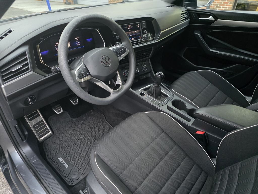 Photo 9 of this VOLKSWAGEN JETTA