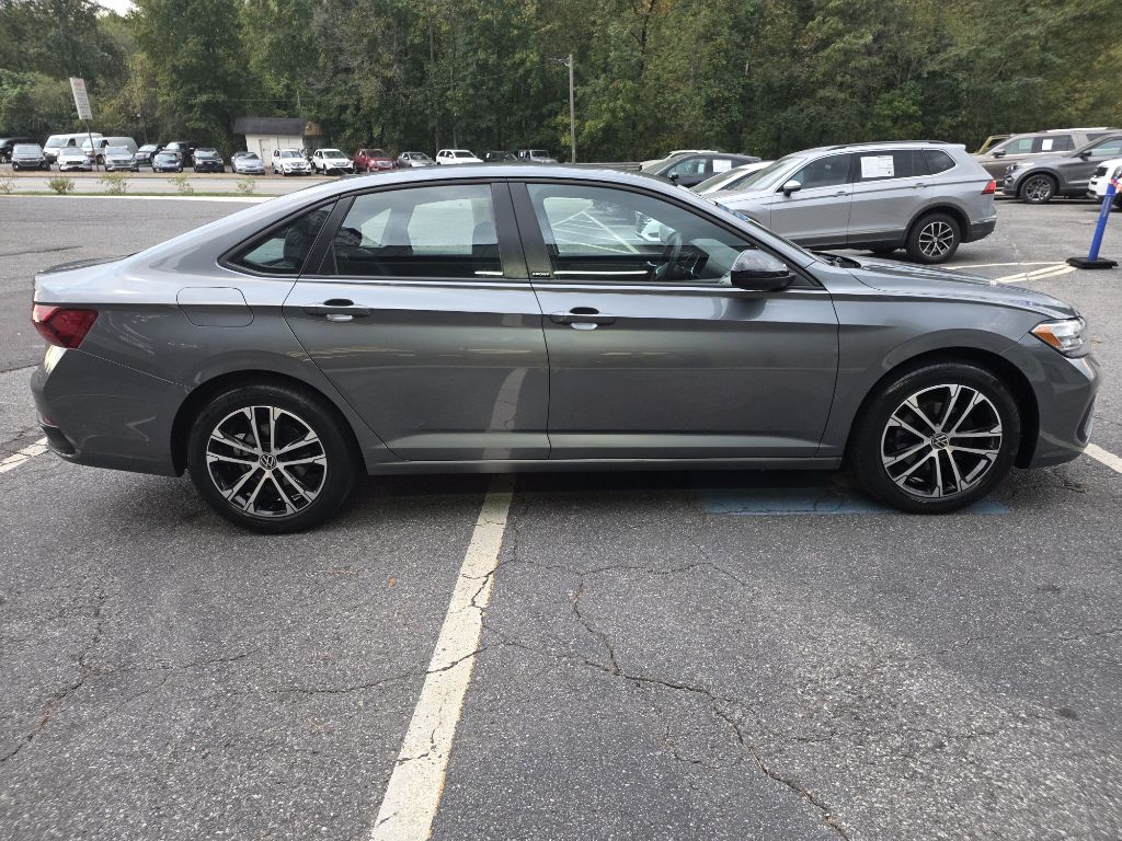 Photo 6 of this VOLKSWAGEN JETTA