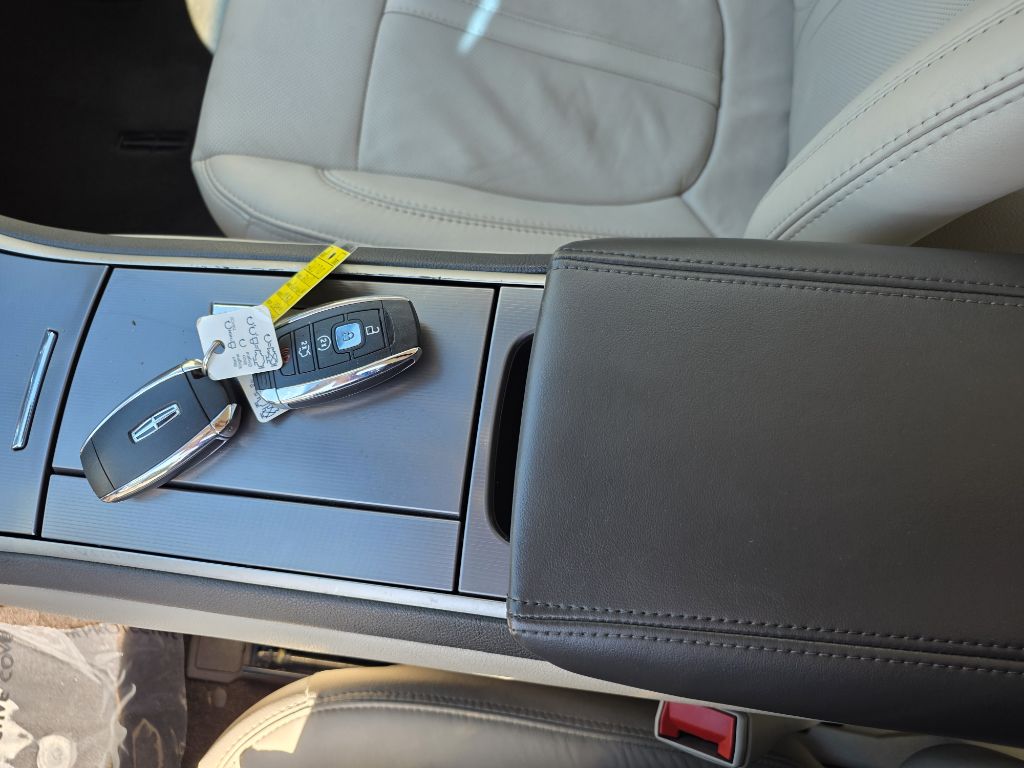 Photo 16 of this LINCOLN MKZ