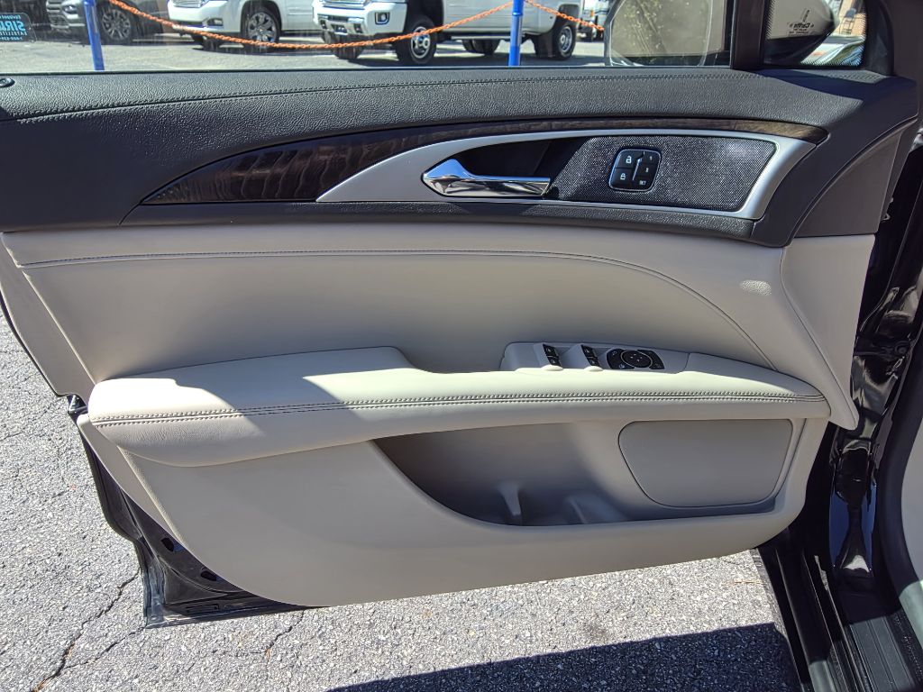 Photo 13 of this LINCOLN MKZ