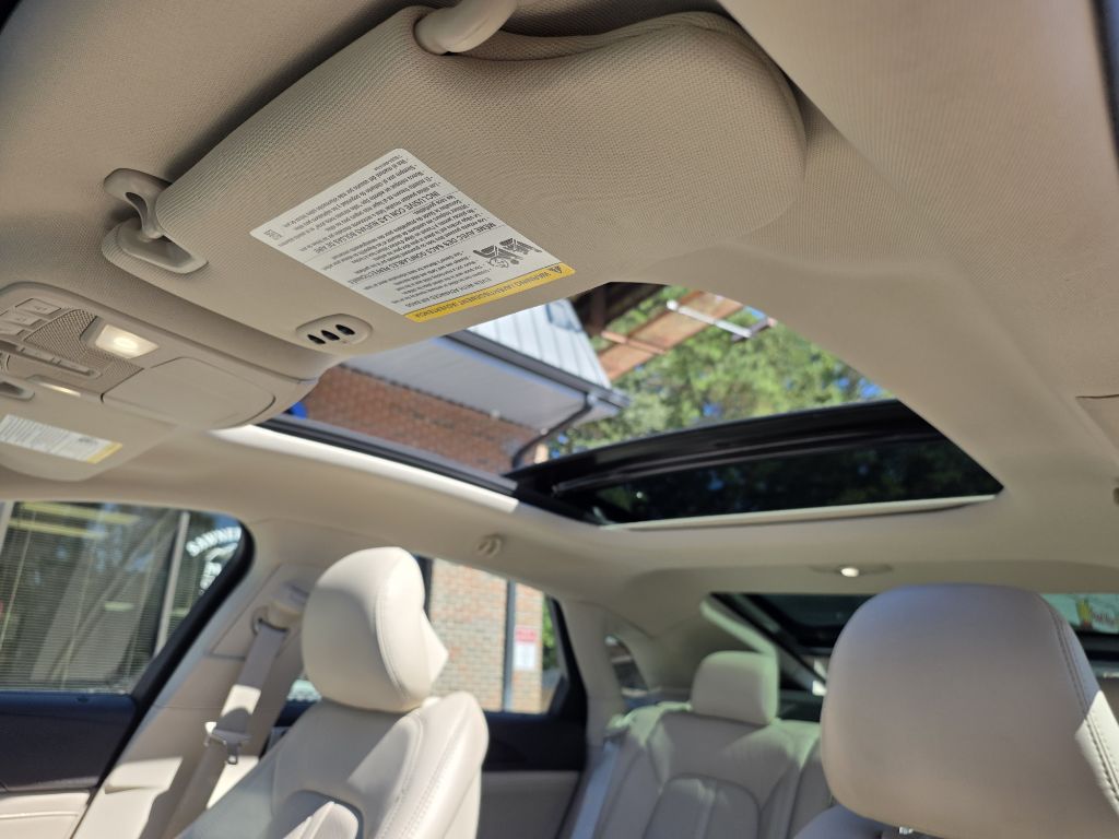 Photo 19 of this LINCOLN MKZ