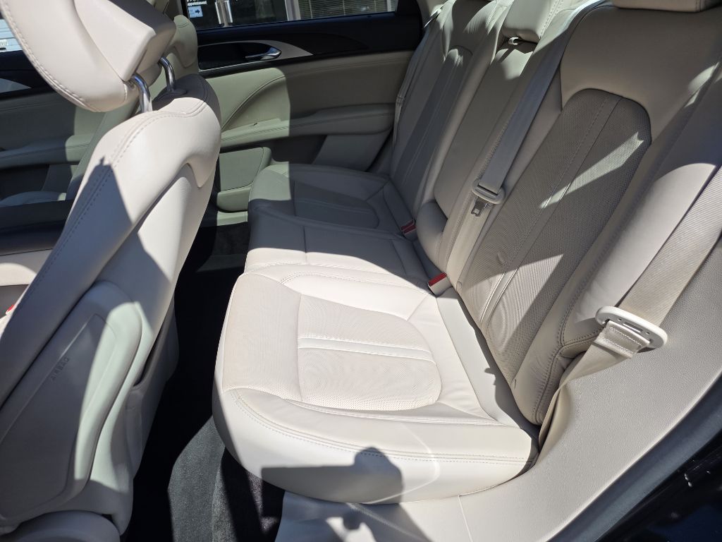 Photo 21 of this LINCOLN MKZ