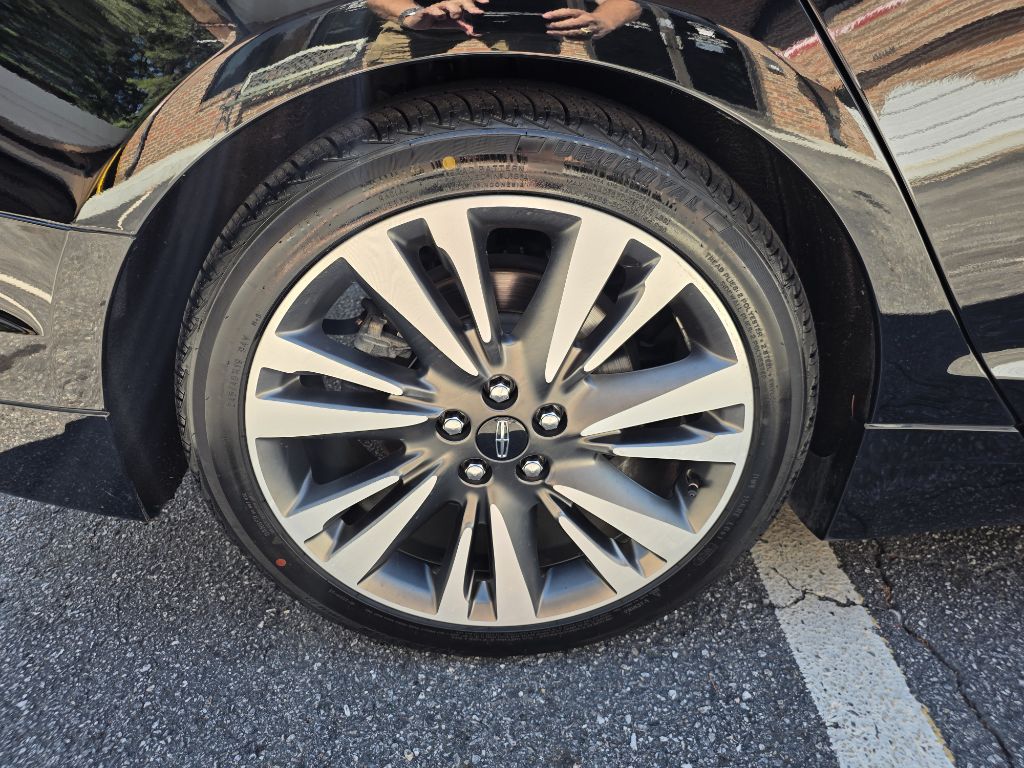 Photo 31 of this LINCOLN MKZ