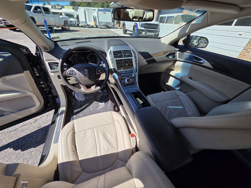 Photo 11 of this LINCOLN MKZ